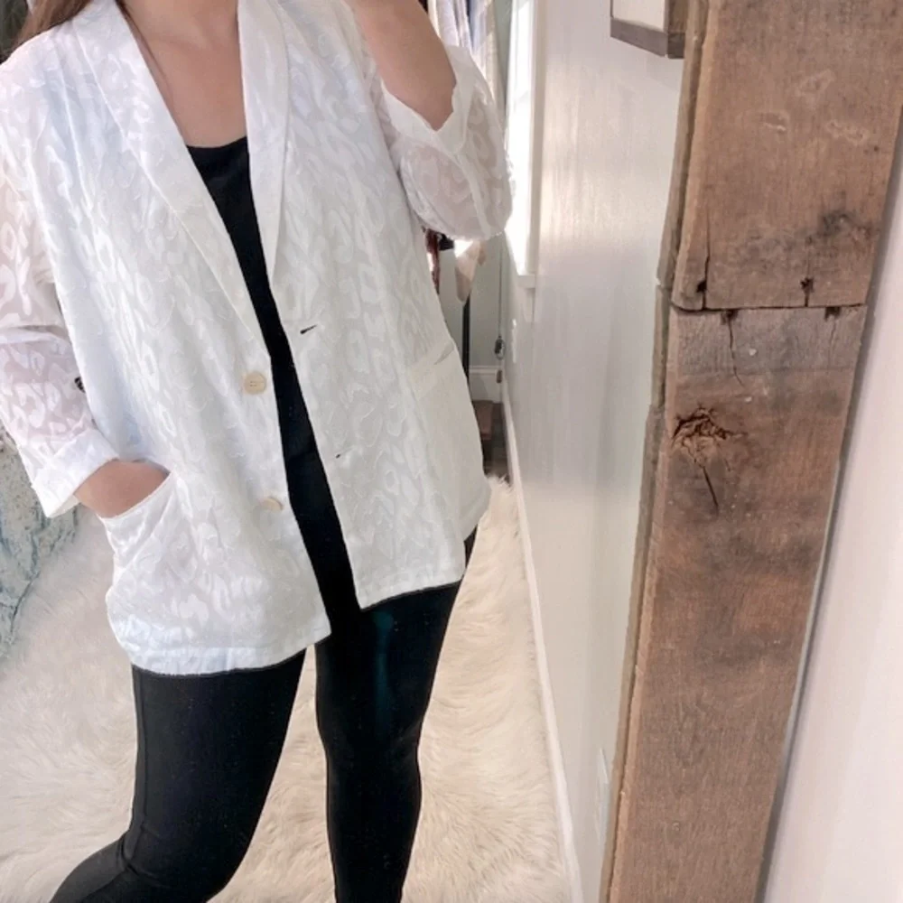 Jodifl white jacket size medium new with tags